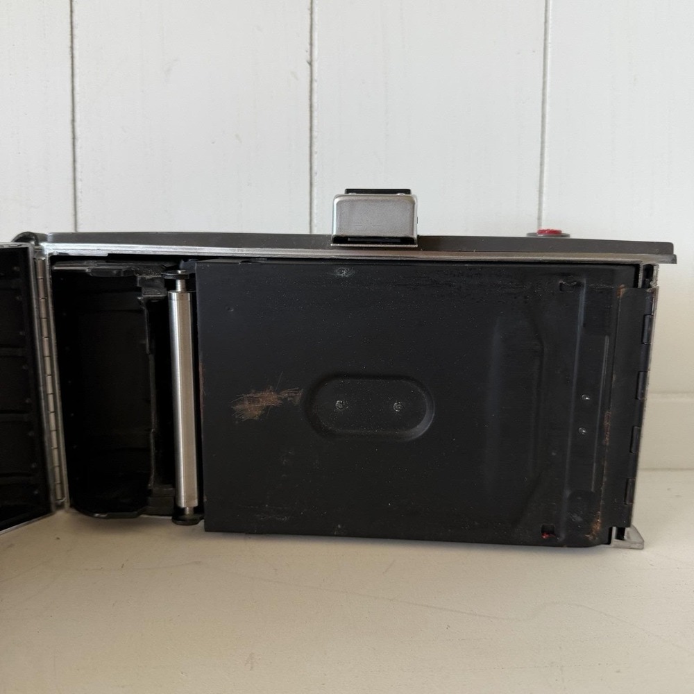 Vintage Polaroid Land Camera Model J66 Folding Instant Camera Made in USA - Picture 7 of 10